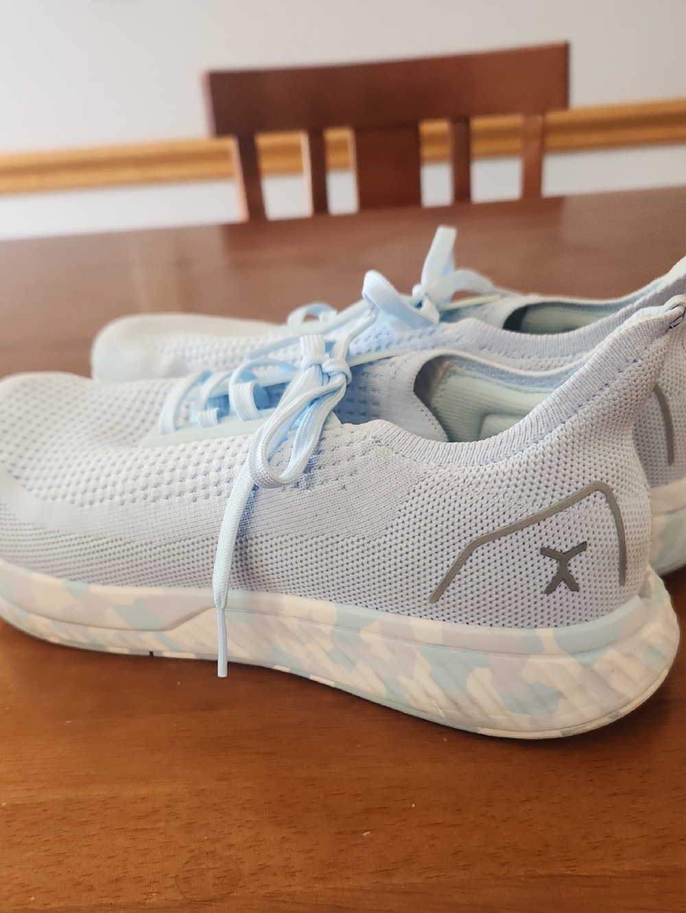 Flux Adapt Runner Sneakers M7.5 W9 Baby Blue